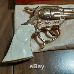 Vintage Gene Autry Gold 50 Shot Western Repeater Toy Cap Gun WITH ORIGINAL BOX