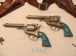 Vintage HUBLEY TEXAN 38 CAP GUN & LEATHER DOUBLE HOLSTER Set Turquoise Handles
