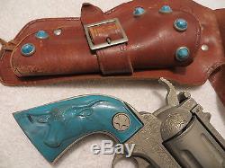 Vintage HUBLEY TEXAN 38 CAP GUN & LEATHER DOUBLE HOLSTER Set Turquoise Handles