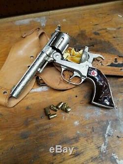 Vintage HUBLEY Toy Gun and Cow Hide Holster Set NO. 3042 Texan 38 Cap Gun