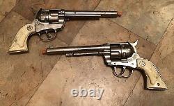 Vintage Hubley Cowboy Toy Cap Gun Pistol Set