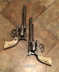 Vintage Hubley Cowboy Toy Cap Gun Pistol Set