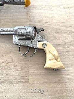 Vintage Lot of 2 Dual Kit Carson Toy Metal Cap Gun with Holsters Rare