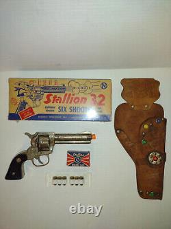 Vintage Nichols Stallion 32 Cap Pistol Gun with Box Leather Holster Bullets Caps