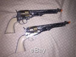 Vintage Pair Of Hubley Colt 45 Cap Gun Pistols With Fanner 50 Double Holster