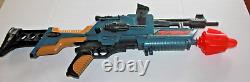 Vintage Remco Screaming Mee Mee-e Toy Rifle With Red Missile In Good Condition