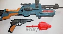 Vintage Remco Screaming Mee Mee-e Toy Rifle With Red Missile In Good Condition