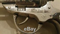 Vintage Restless Gun Single Swivel Holster with Actoy 38 Cap Gun Amazing Set
