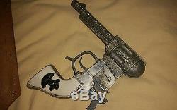 Vintage Schnidt Hopalong Cassidy Toy Cap Gun & Holster 1950's WORKS GREAT