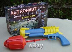 Vintage Tudor Rose plastic Astronaut Screaming Missile Pistol toy space gun