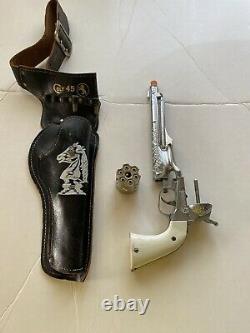 Vintage hubley colt 45 cap toy gun
