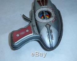 Vintage, tin toy ray gun space T. T. Made in Japan by Yonesawa