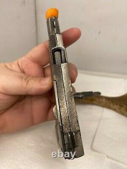 Vtg 1932 Kenton Cast Iron Toy RIOT GUN Cap Gun with hand crank WOW