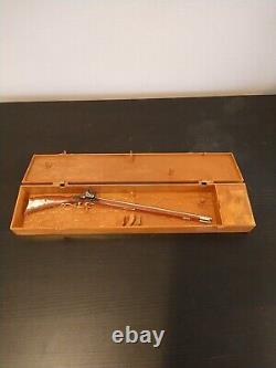 Vtg. Marx Mini Toy 1817 Kentucky Flint Lock Rifle Guns 9.5 w Case