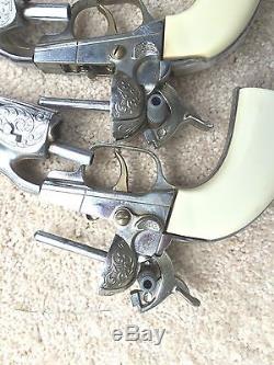 Vtg Matching Pair of 13 Hubley Colt 45 and Double Cap Gun Holster 12 Cap Shells