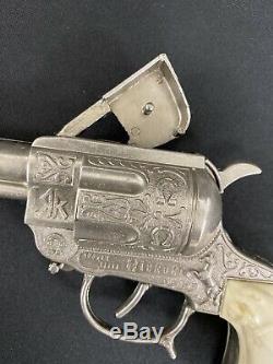Wild Bill Hickok Marshal Toy Cap Gun & Holster Set 12 Bullets White Grips Nice